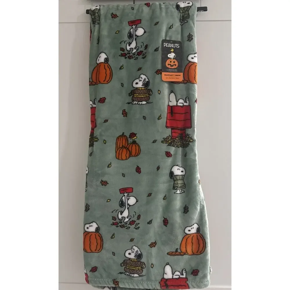 Peanuts Snoopy in Sweater 70x60” Fall Autumn Leaves Leaf Pumpkin Blanket Green